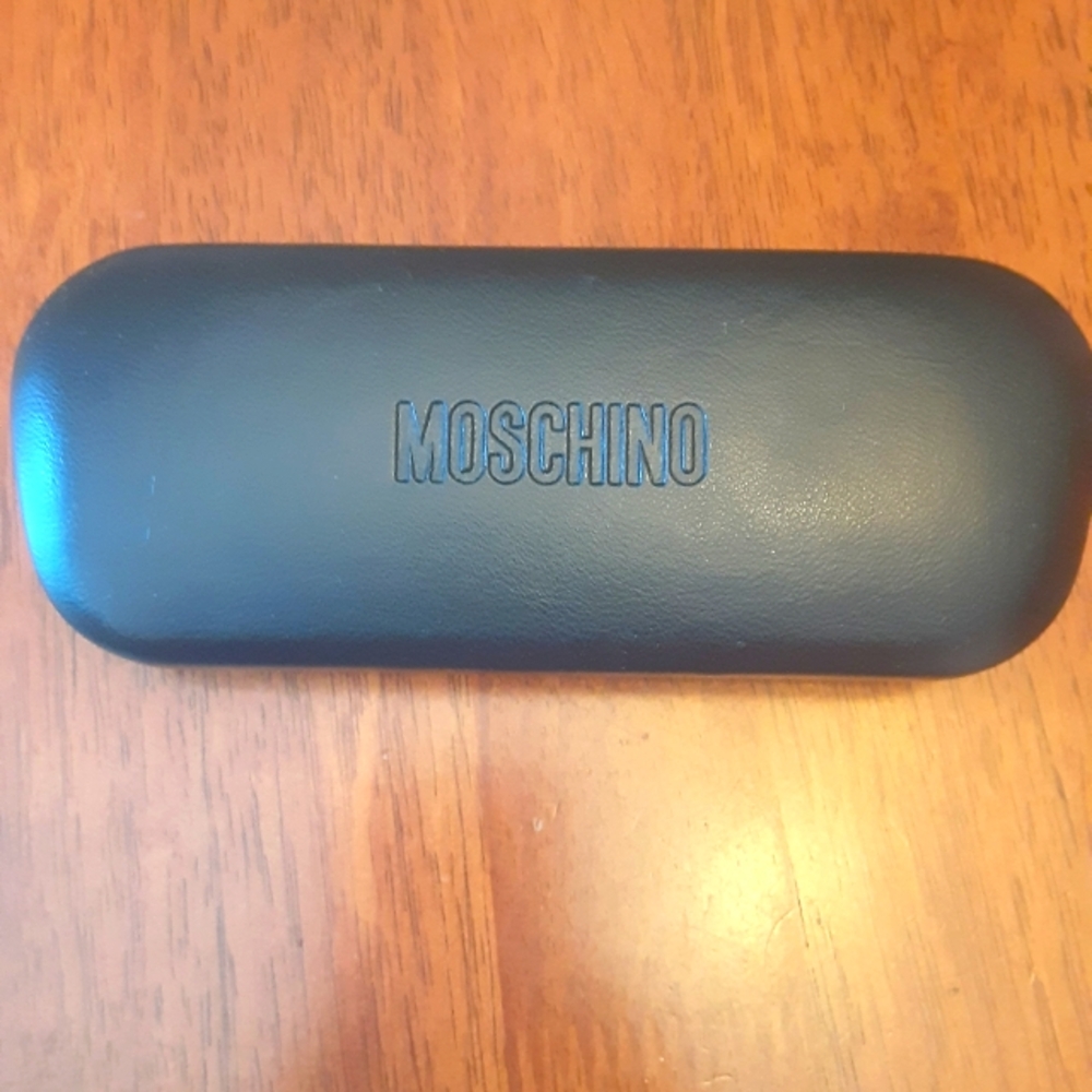 Moschino Elegant Sunglasses Black Case